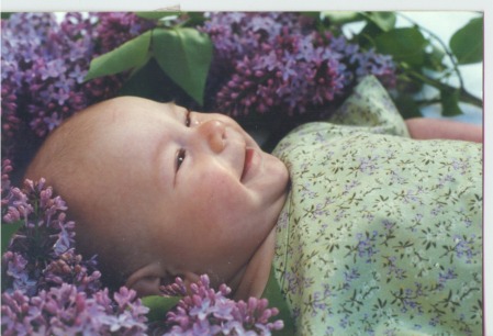 baby_in_lilacs baby_in_lilacs